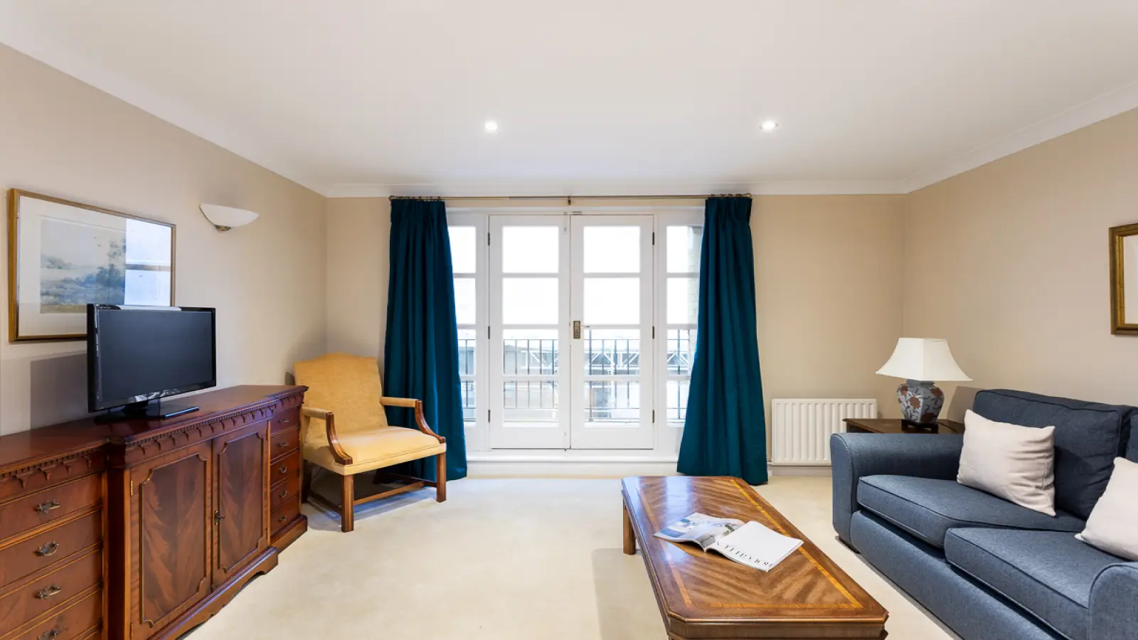 Flat Hermitage Wall in Greater London