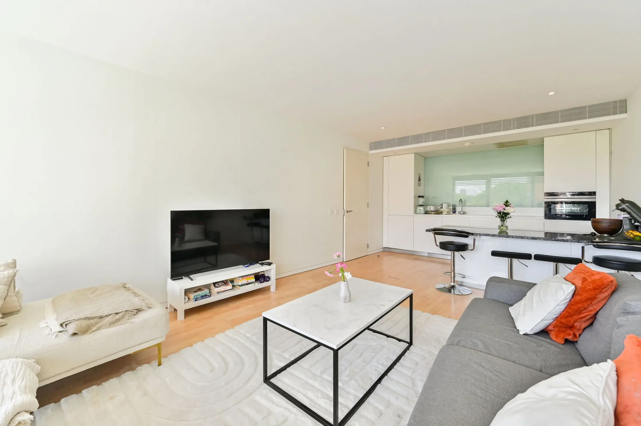 Flat Hester Road in Greater London