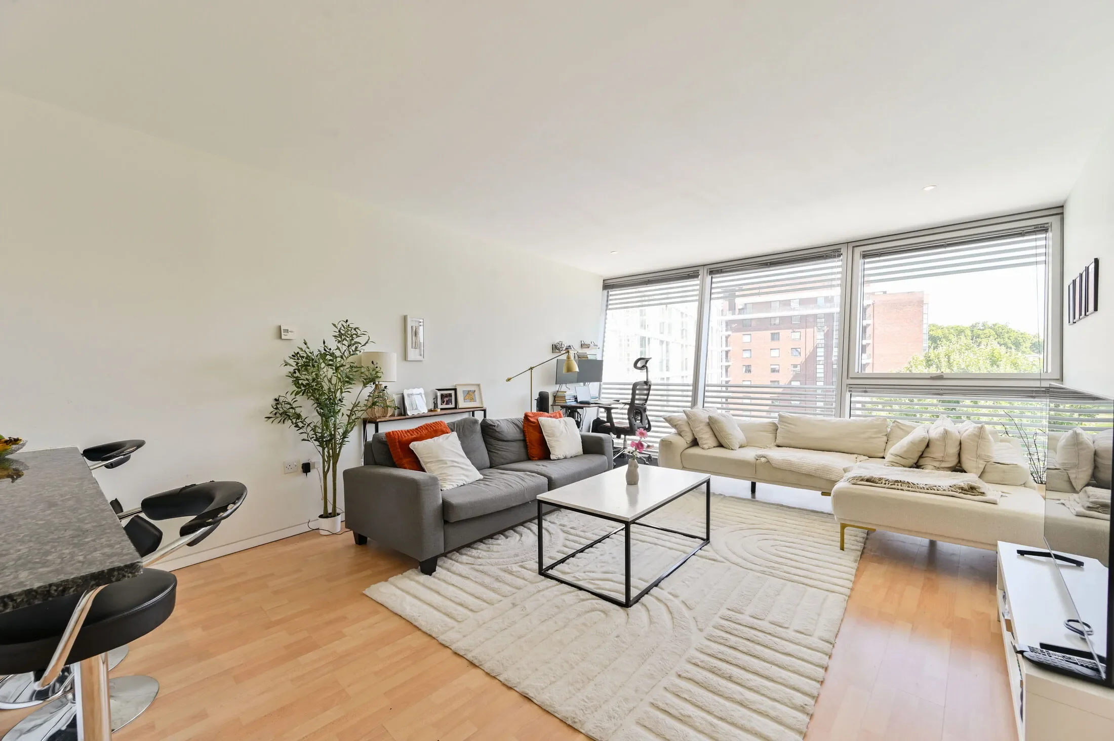 Flat Hester Road in Greater London