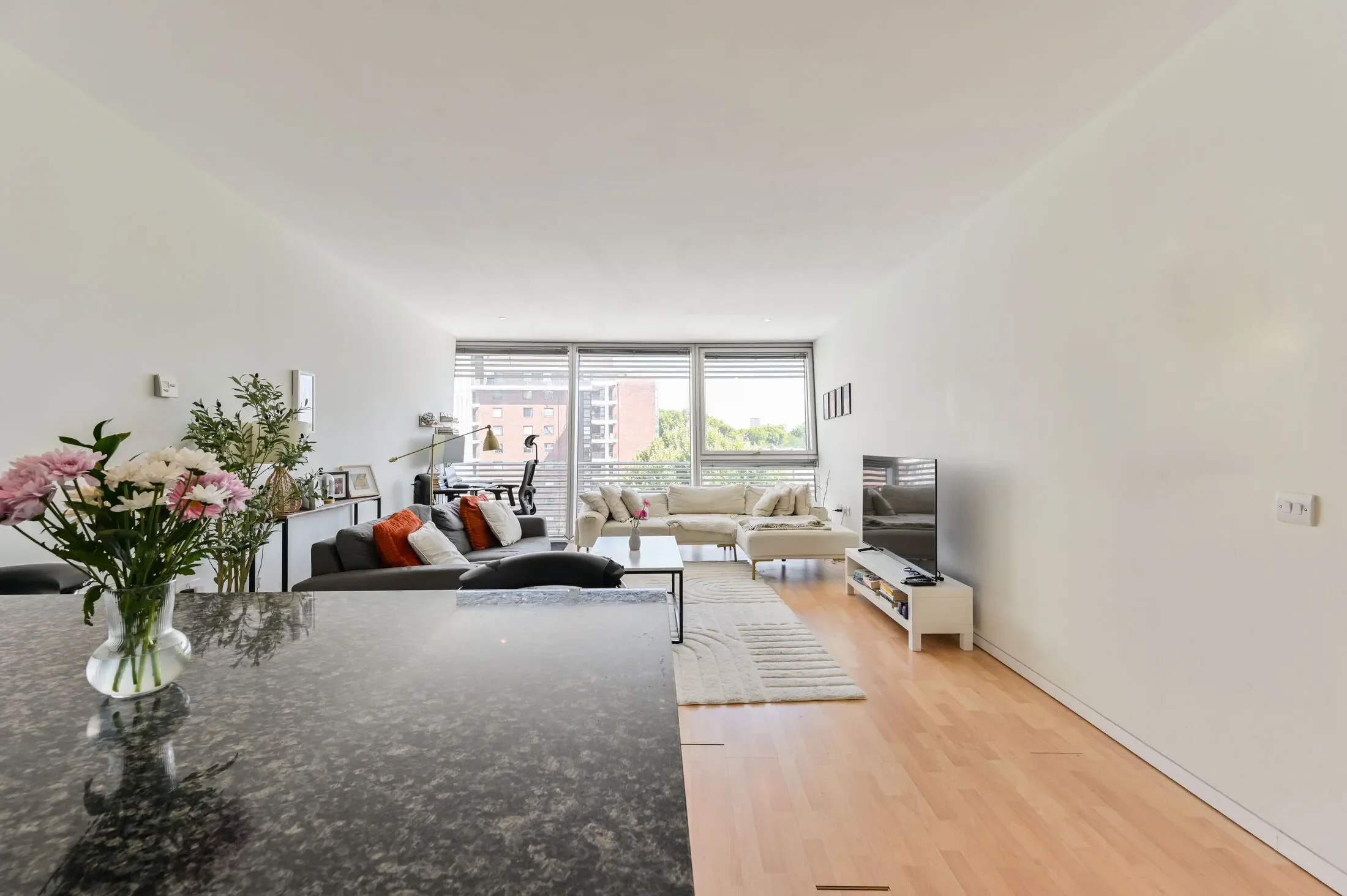 Flat Hester Road in Greater London