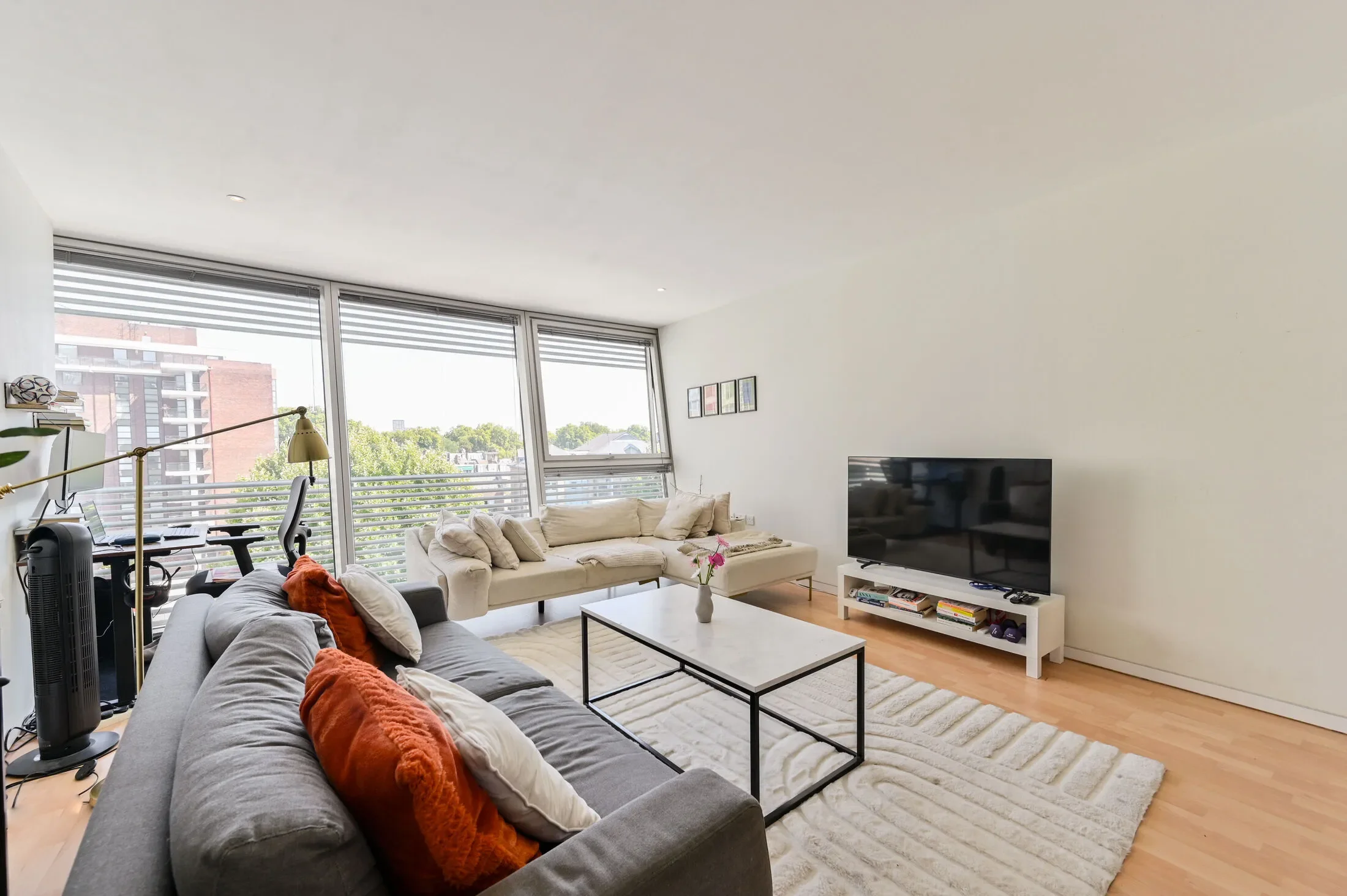 Flat Hester Road in Greater London