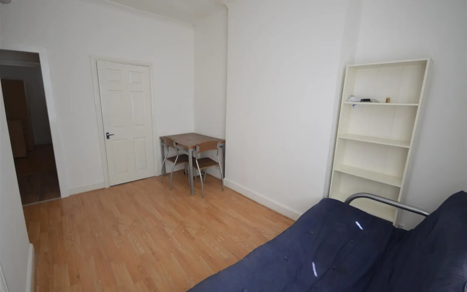 Flat Caledonian Road in Greater London