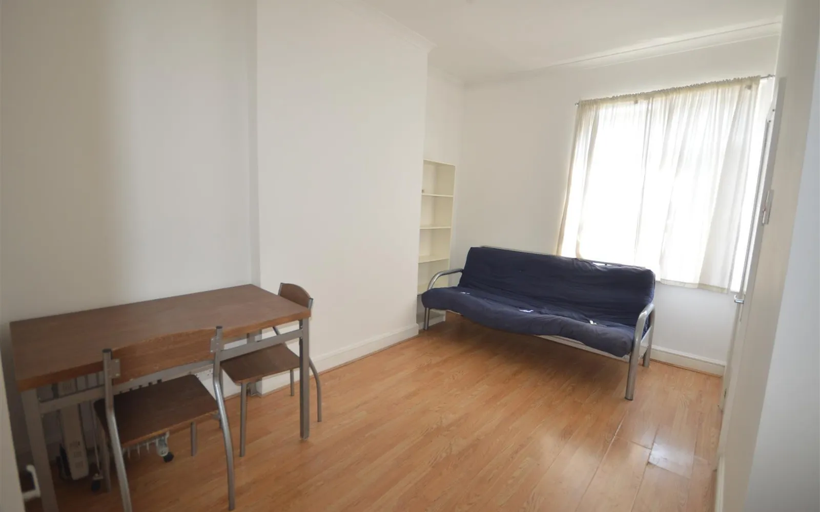 Flat Caledonian Road in Greater London