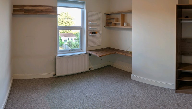 Room Carlyle Road in Bristol