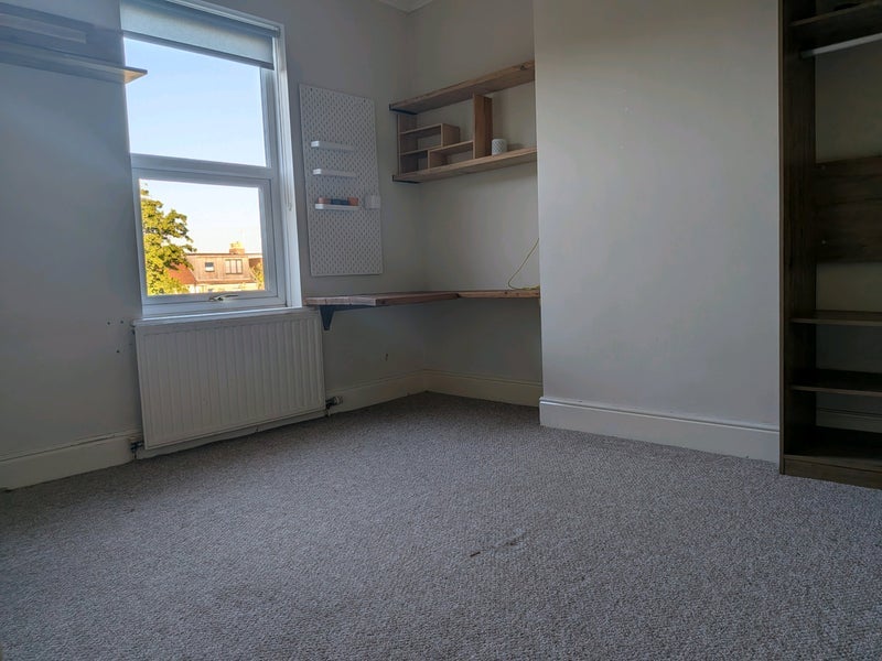 Room Carlyle Road in Bristol