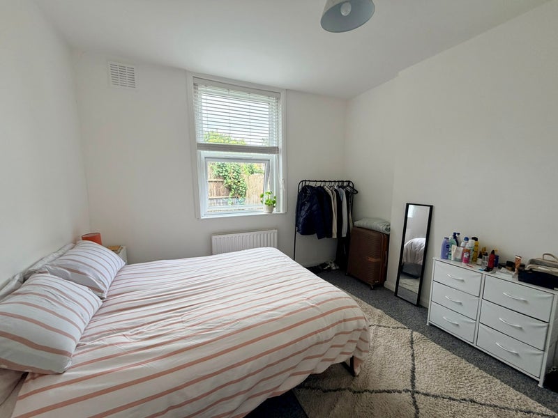 Room Devonshire Road in Greater London