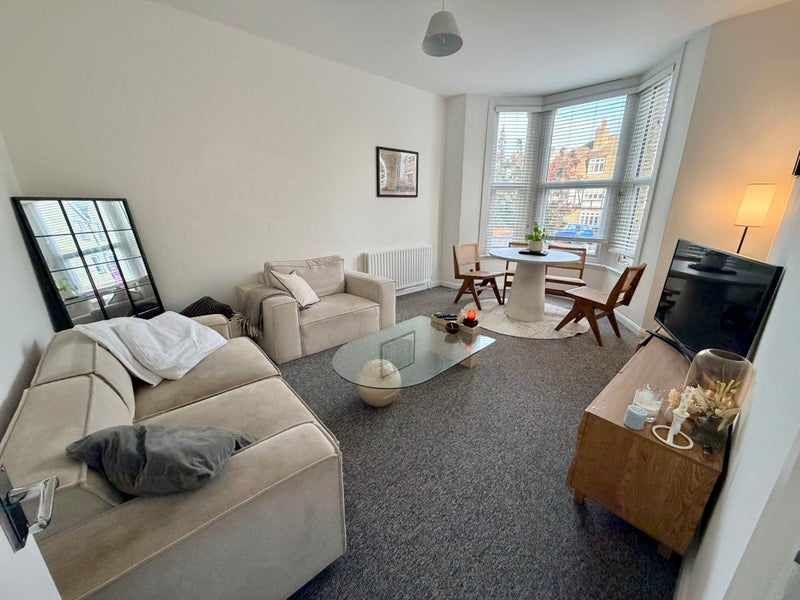 Room Devonshire Road in Greater London