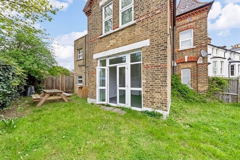 Room Devonshire Road in Greater London
