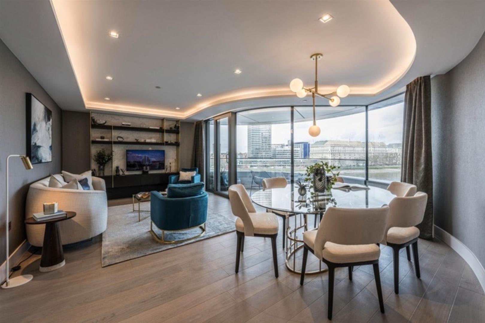 Flat Albert Embankment in Greater London