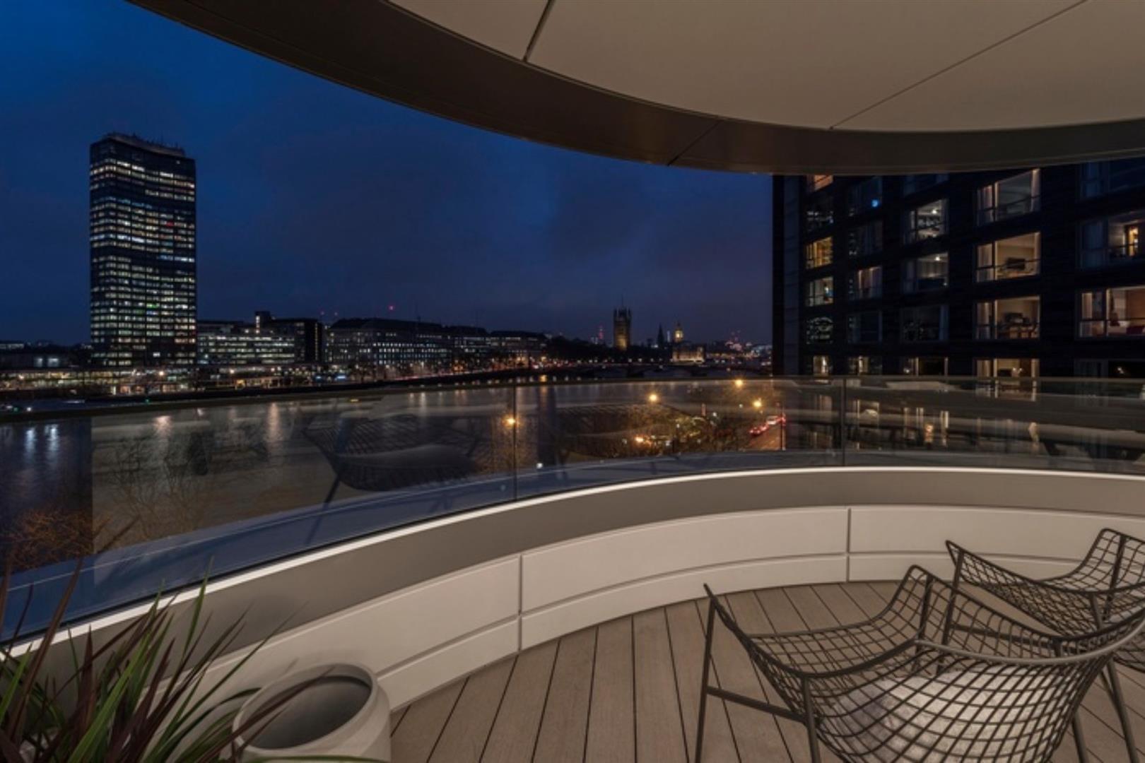 Flat Albert Embankment in Greater London