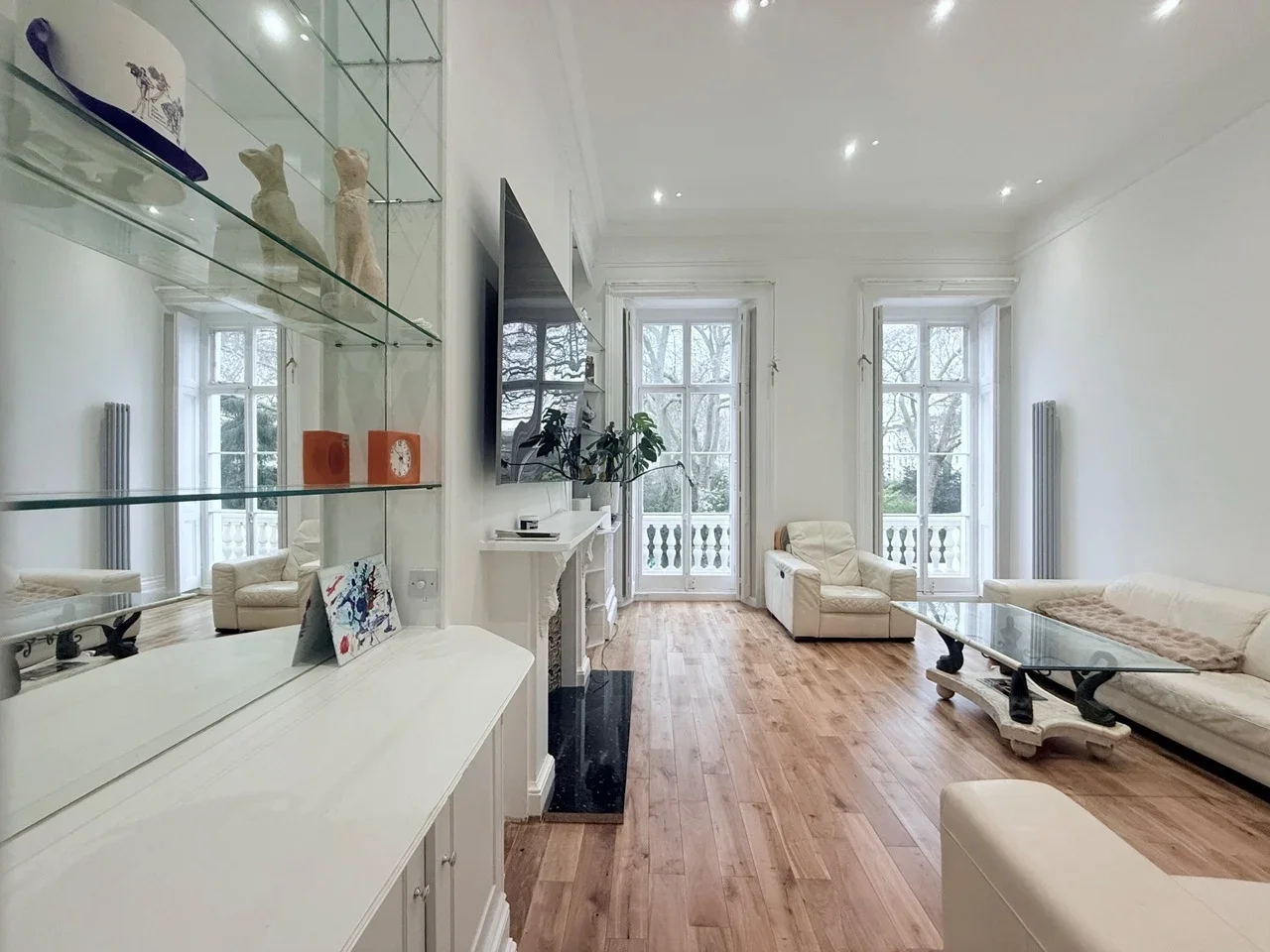 Flat Eccleston Square in City of Westminster