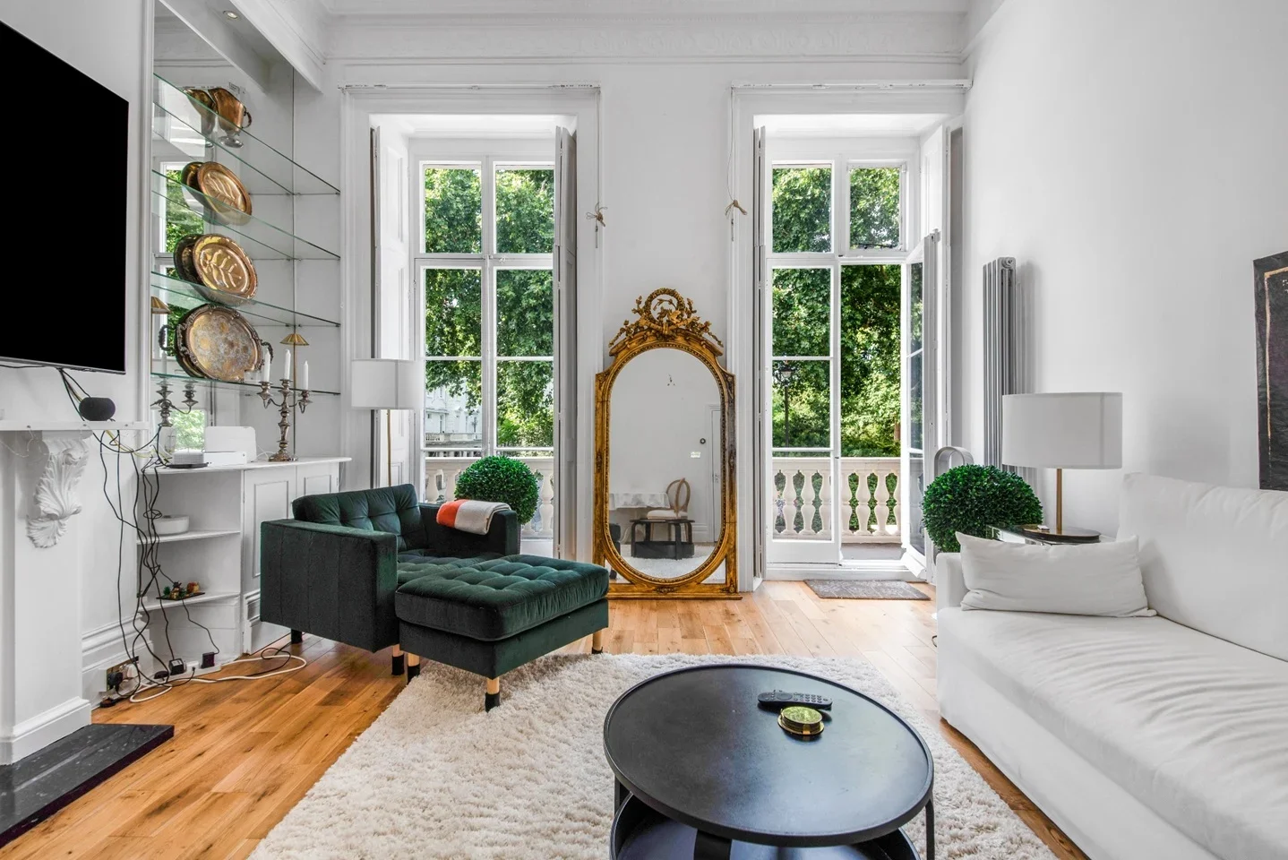 Flat Eccleston Square in City of Westminster