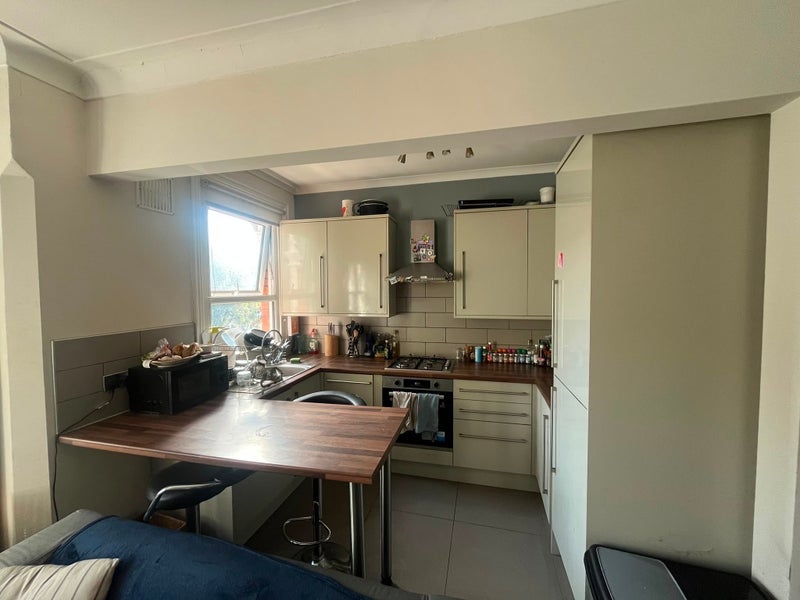 Room Elfindale Road in Greater London