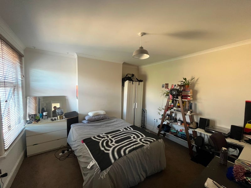 Room Elfindale Road in Greater London