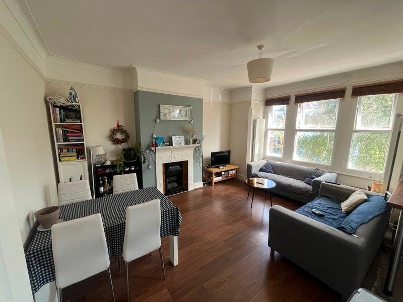 Room Elfindale Road in Greater London