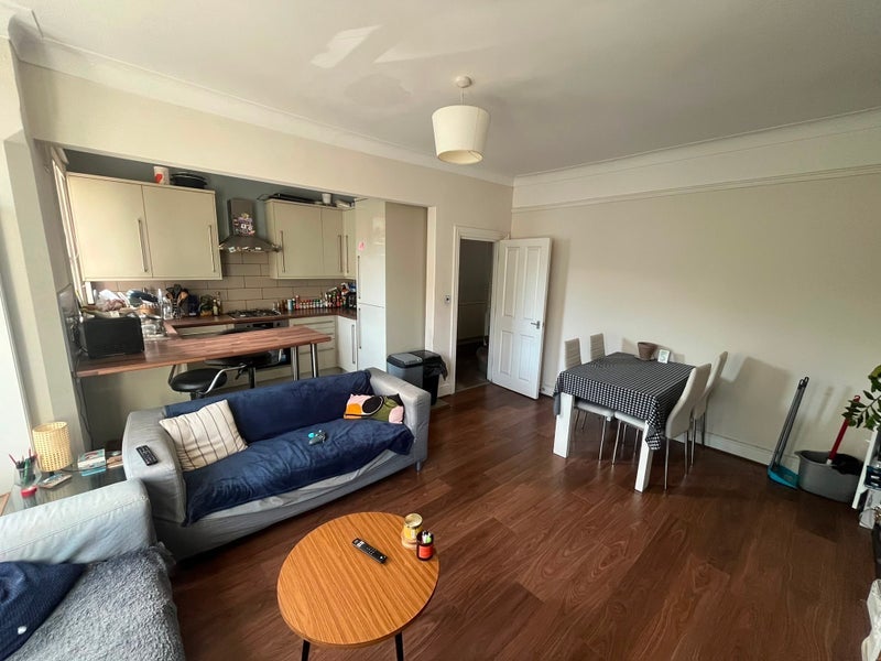 Room Elfindale Road in Greater London
