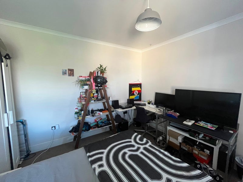 Room Elfindale Road in Greater London