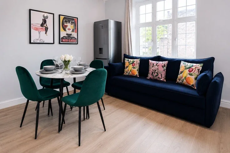 Flat Cranleigh Street in Greater London