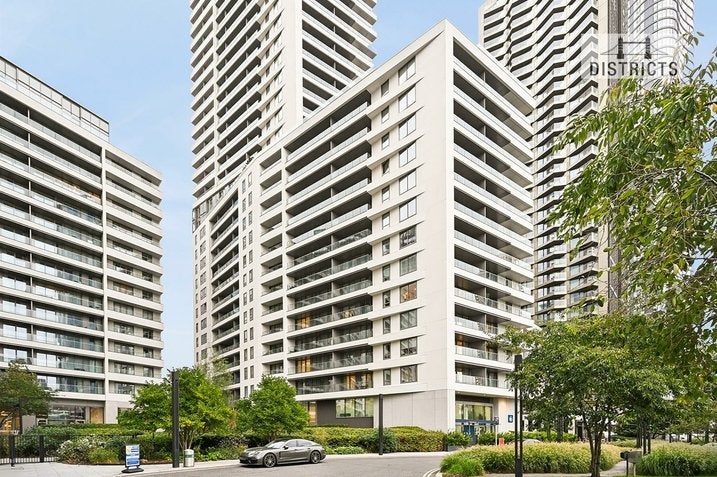 Flat Park Drive in Greater London