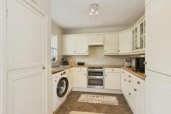 Flat Lambourn Way in Tunbridge Wells