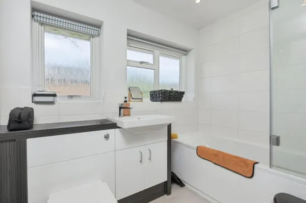 Flat Lambourn Way in Tunbridge Wells