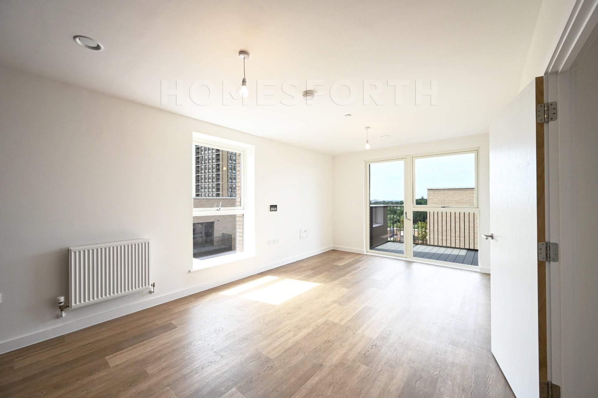 Flat Marriotts Close in Greater London