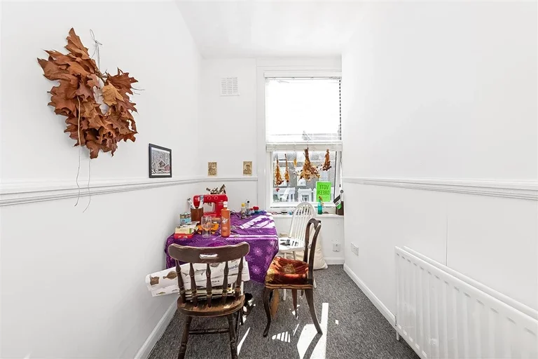 Flat Endwell Road in Greater London