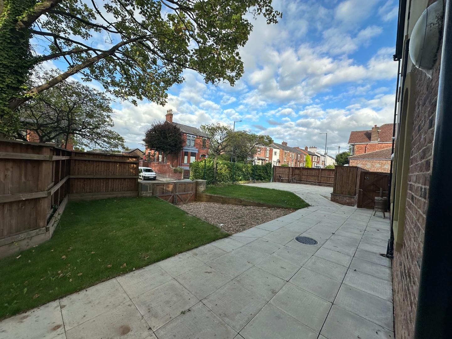 Flat Two Trees Lane in Tameside