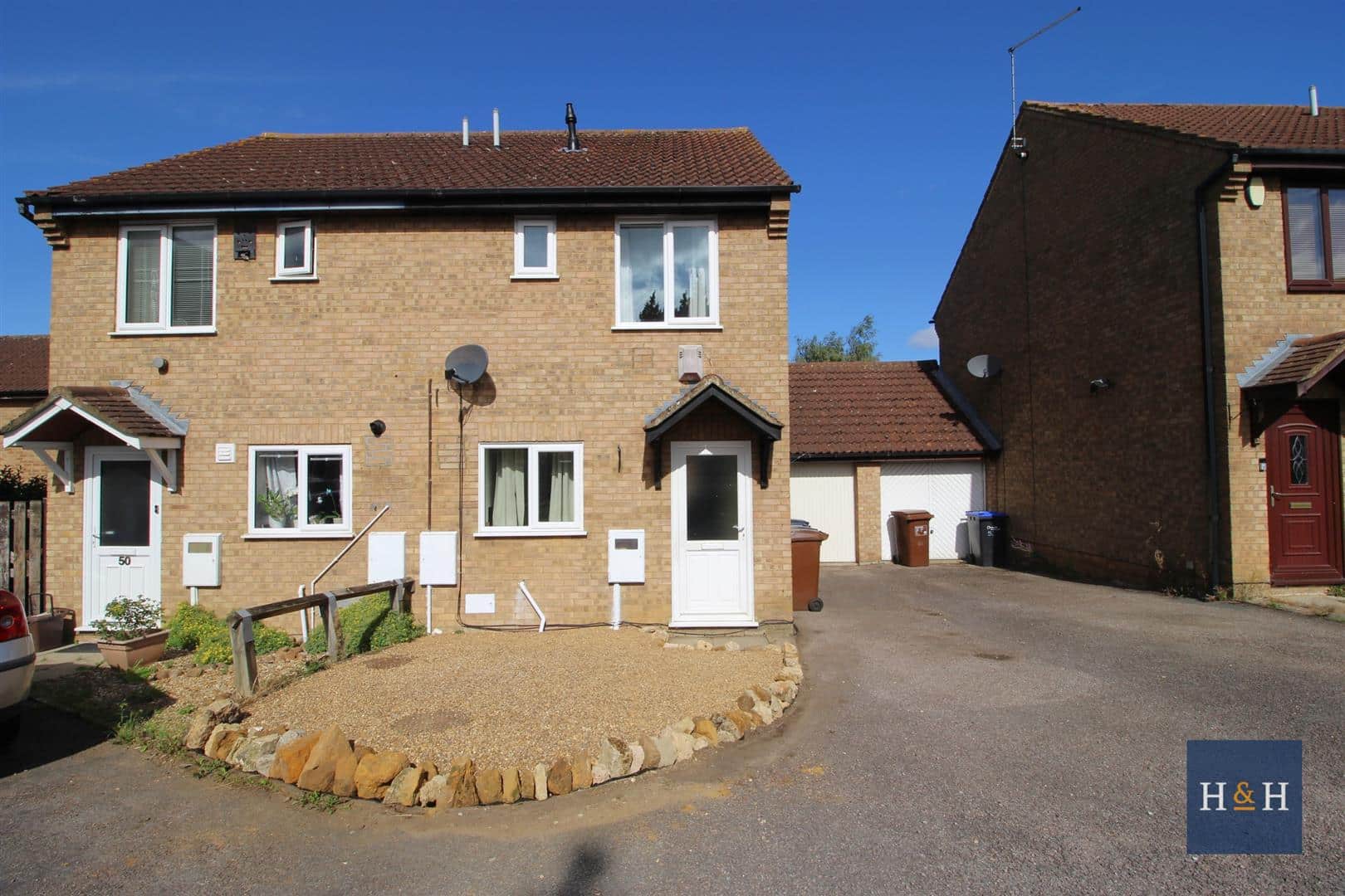 House Brashland Drive in Wootton