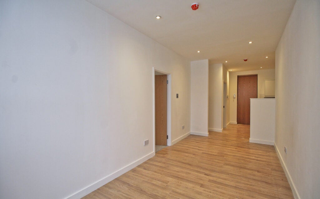 Flat Victoria Road in Rushmoor
