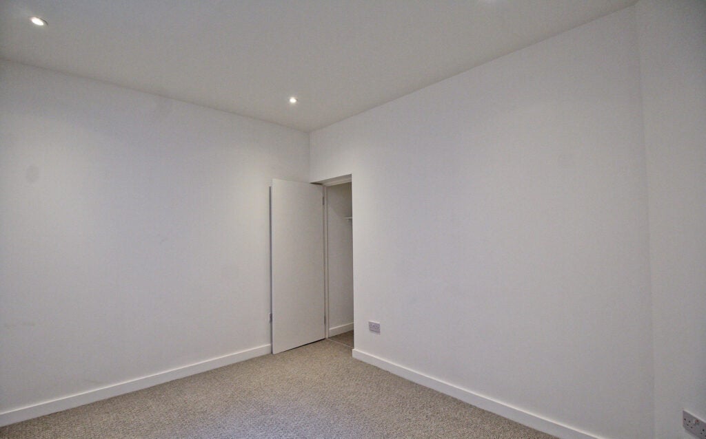 Flat Victoria Road in Rushmoor