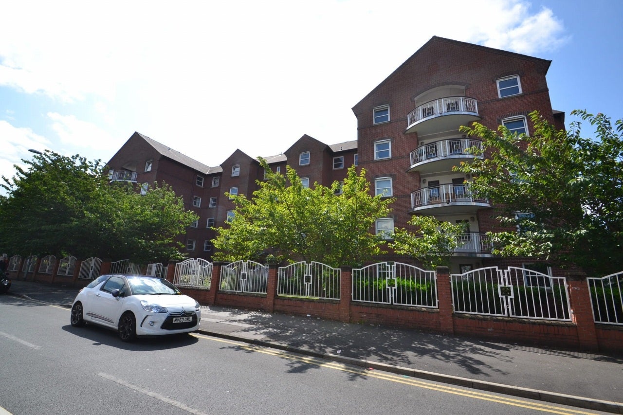 Flat Hathersage Road in Manchester