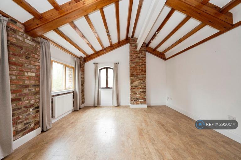 Flat Horsham Road in Waverley