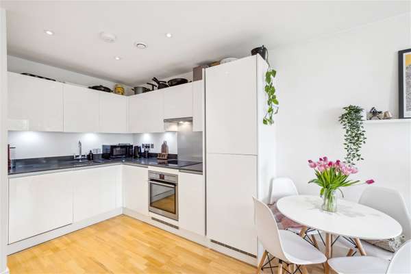 Flat Streatham High Road in Greater London