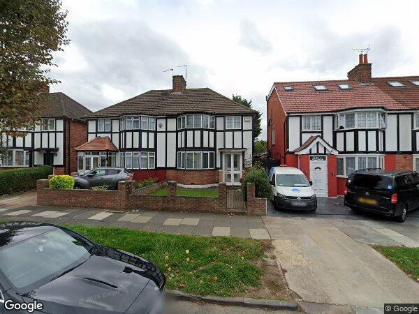Room Vivian Avenue in Greater London