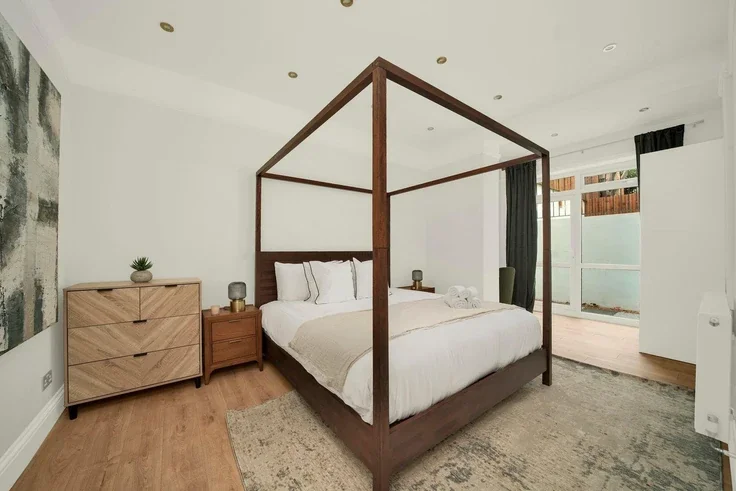 Flat Gwendwr Road in Greater London