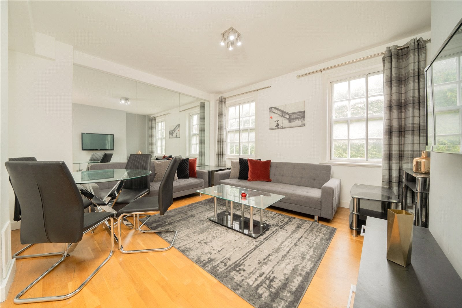 Flat Brompton Road in Greater London
