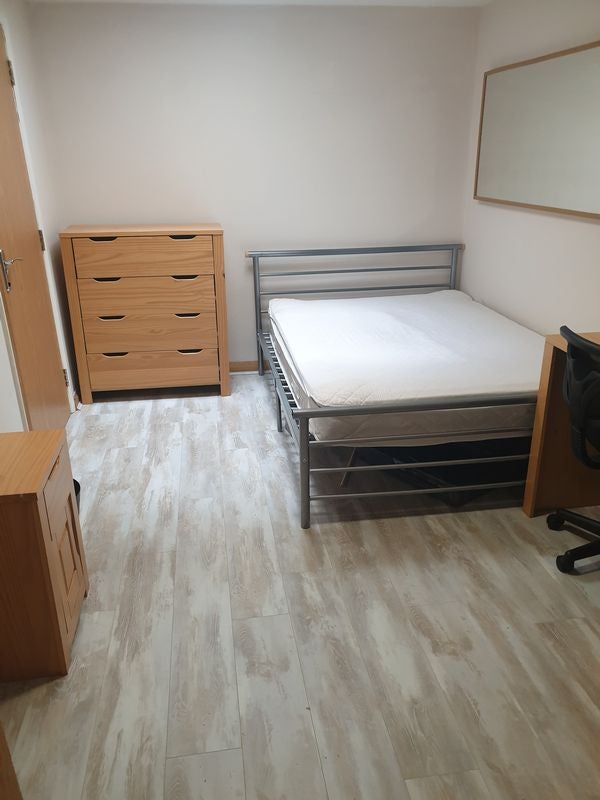 Room Trinity Street in Worcester