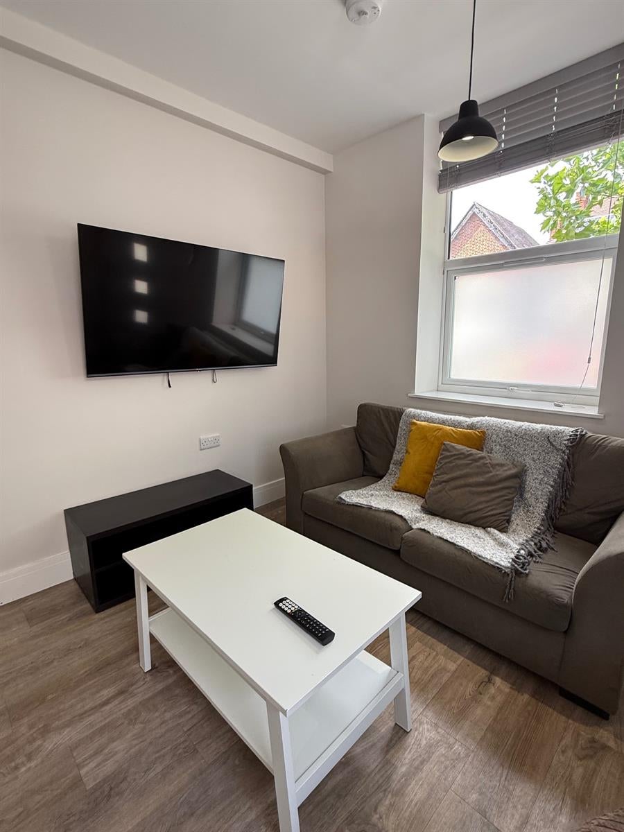 Flat Pierrepont Road in Rushcliffe