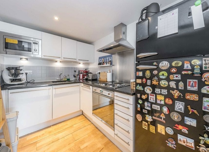 Flat Leyden Street in Greater London