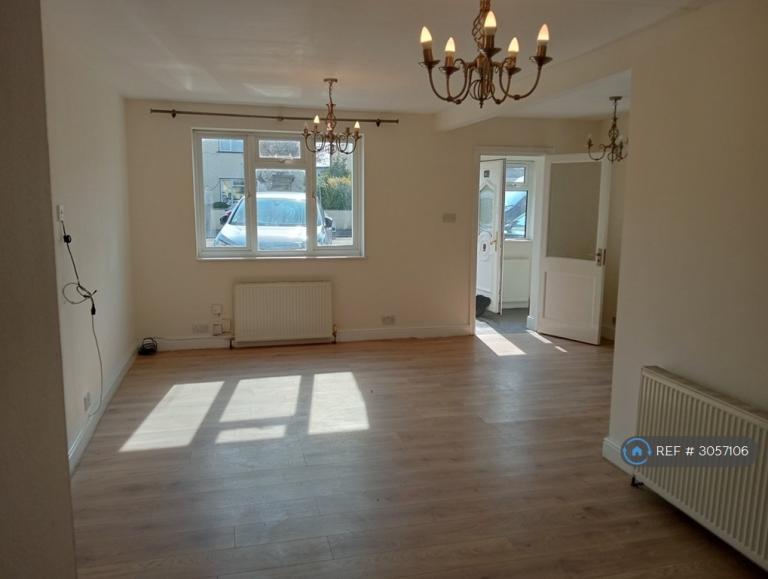 House Molesey Avenue in Elmbridge