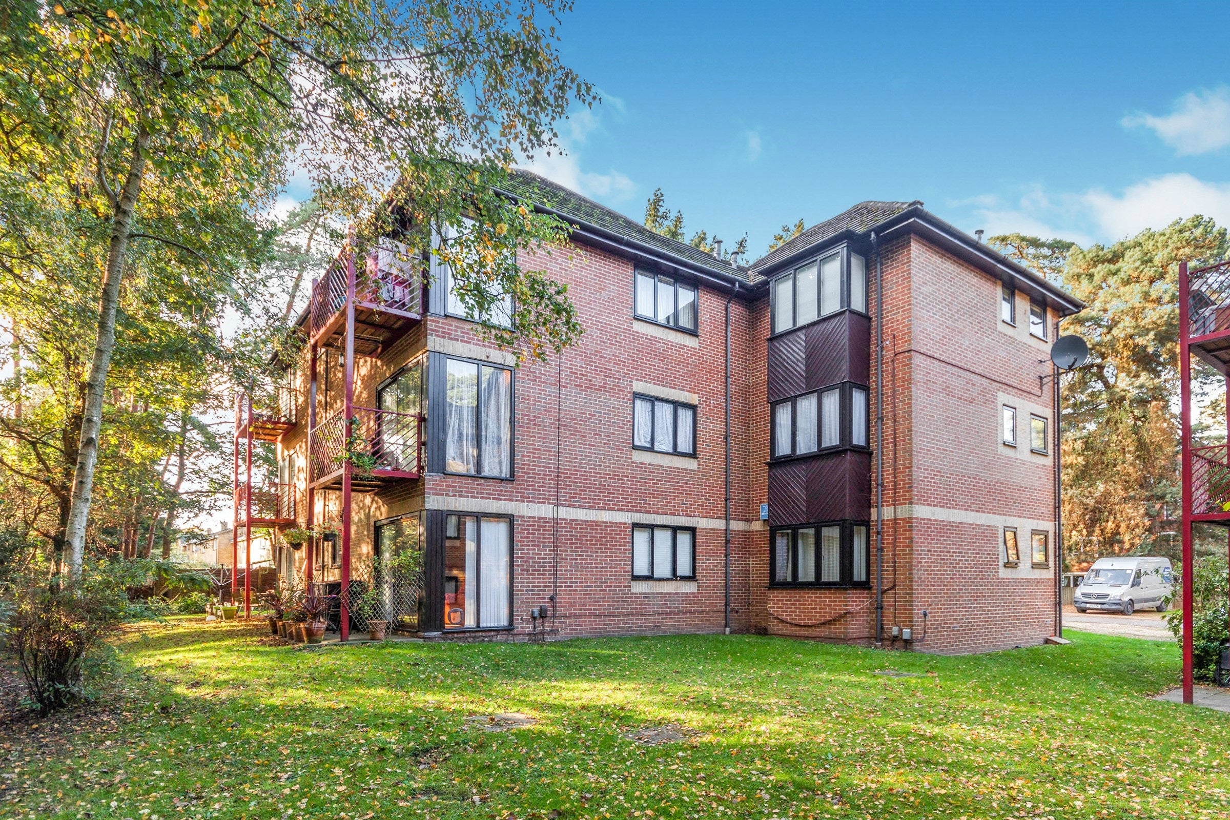 Flat Wayland Close in Bracknell