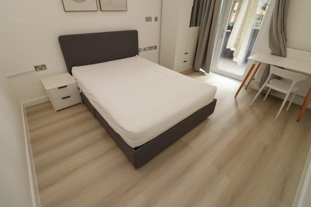Room Globe Road in Greater London