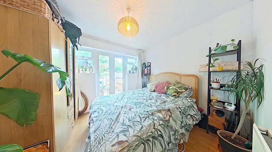 Flat Hindes Road in Greater London