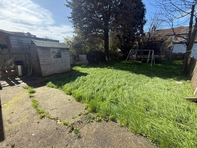 House Hedge Lane in Greater London
