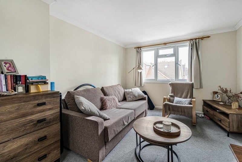 Flat Lavington Road in Greater London