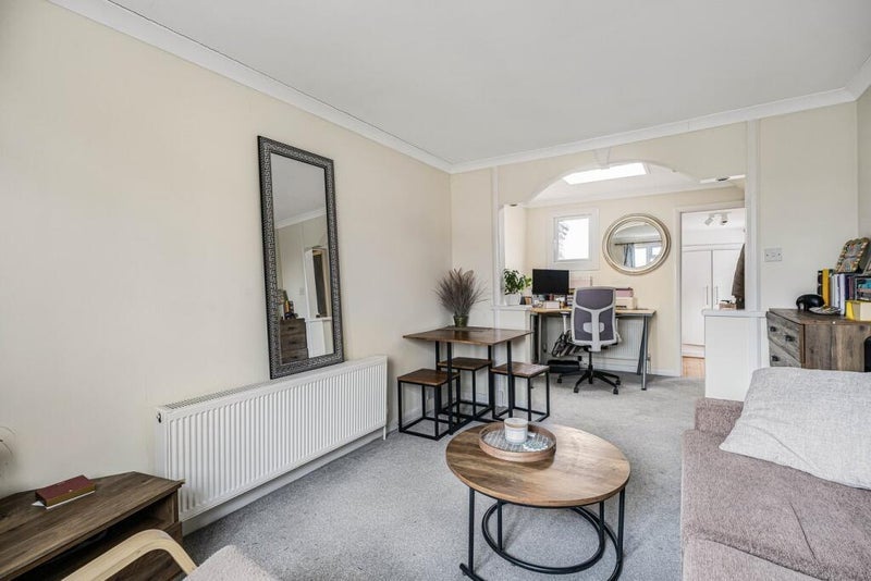 Flat Lavington Road in Greater London