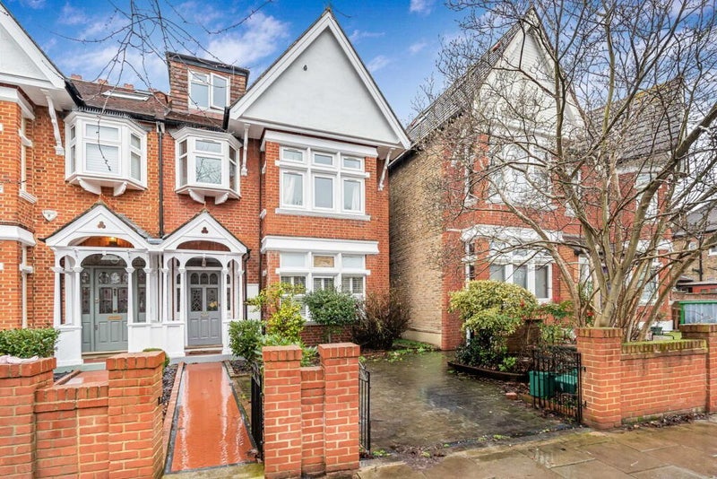 Flat Lavington Road in Greater London