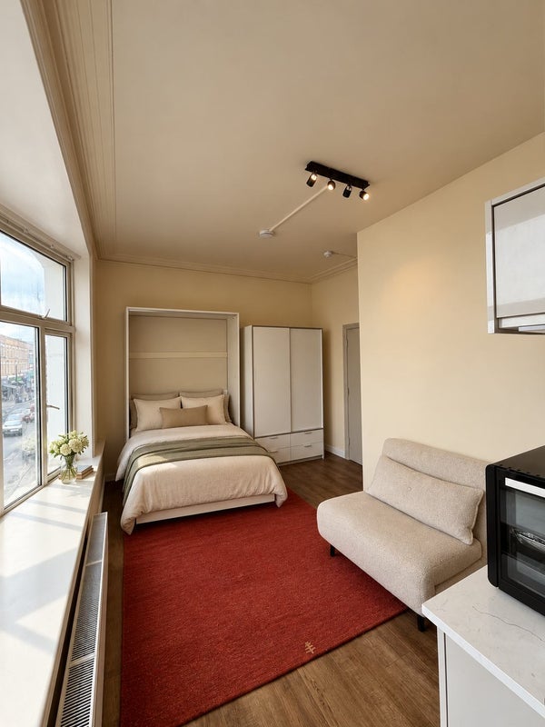 Room High Street in Greater London