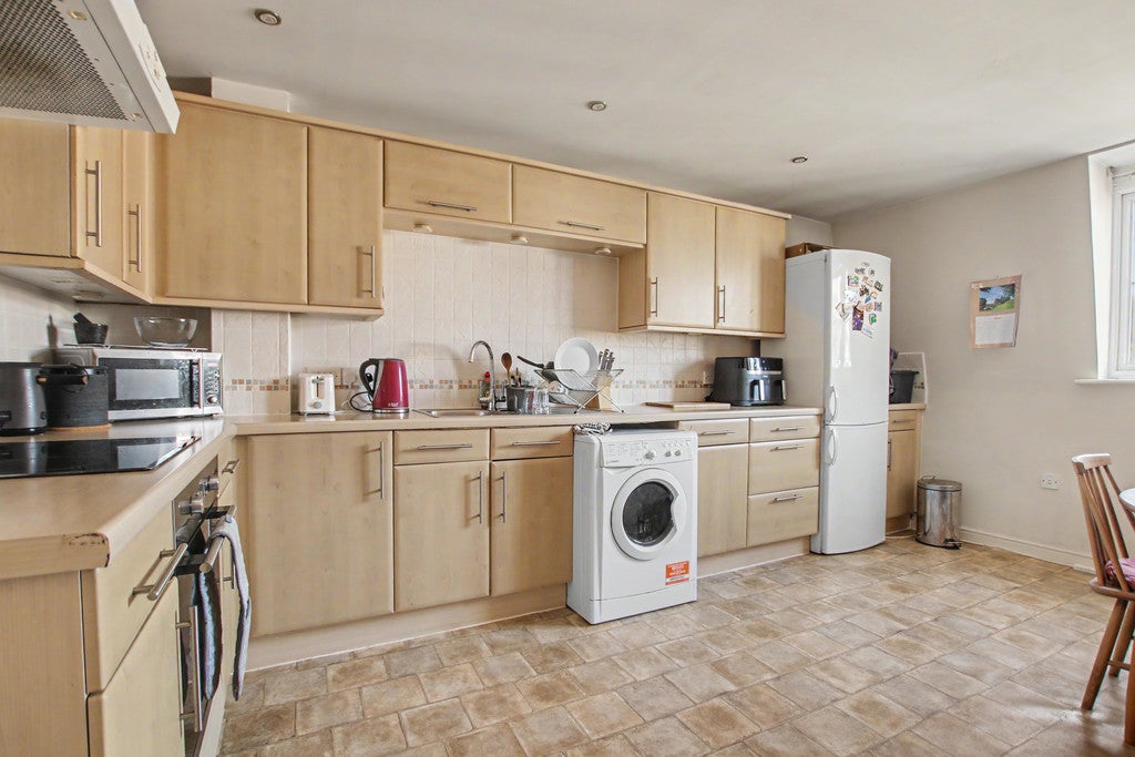 Flat Mirabella Close in Southampton